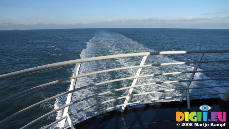 SX00949 Irish sea from ferry